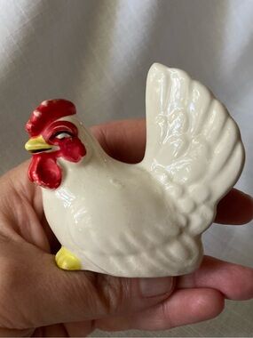 1950's Vintage Made in Japan Handpainted Chicken Shaker!